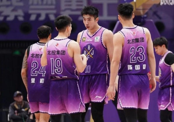 兴业配资 曝北控男篮接近签下邹阳，四人确定离队，陈国豪被交易，无缘广东