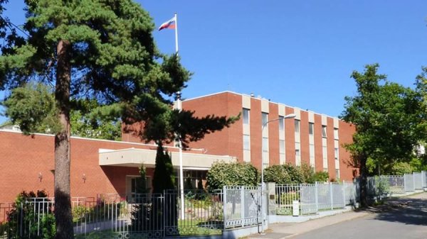奇点财富 突发！俄罗斯驻瑞典贸易代表处遭无人机投掷颜料